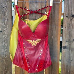 SPENCER'S Wonder Woman Corset BNWT Size Medium DC X Undergirl RARE Attached Cape